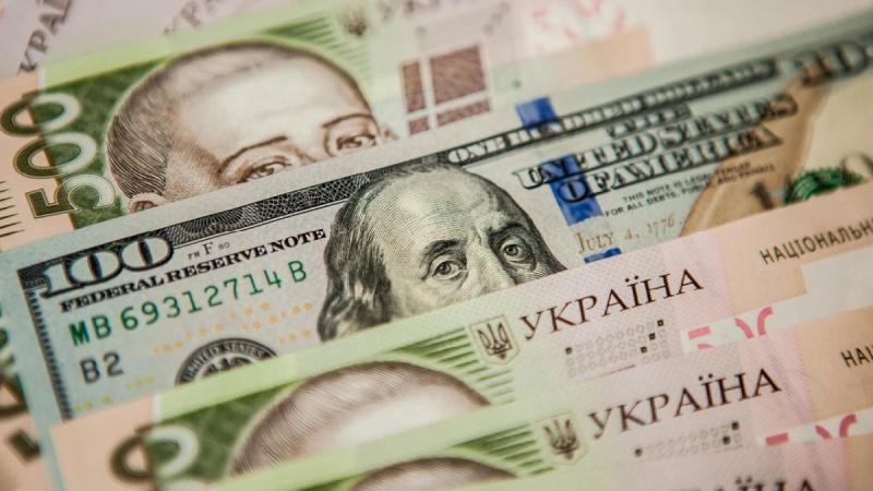 Російська пропаганда, яка стверджує, що Україна веде війну за рахунок боргових зобов'язань, є неправдою, заявив Крамаренко.