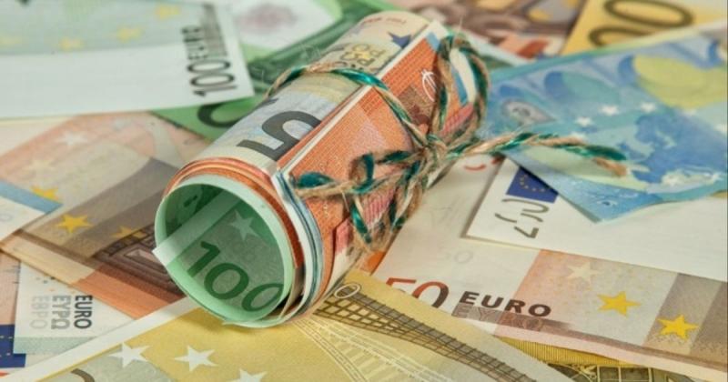 Гривня досягла рекордно низького рівня по відношенню до євро: Національний банк оголосив офіційний курс на середу.