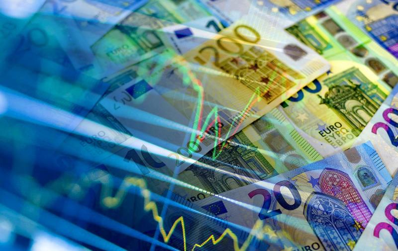 Офіційний курс євро перевищив позначку в 51 гривню. Яка ж ціна валюти у обмінниках?