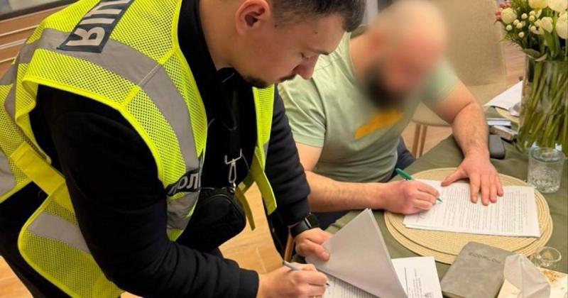 Служба безпеки України та Національна поліція виявили в Києві злочинну групу, що займалася реалізацією підроблених документів Європейського Союзу. ФОТОрепортаж.