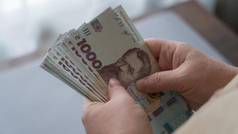 Не тільки для пенсіонерів: хто ще зможе отримати 1500 гривень державної допомоги в квітні - детальний список.