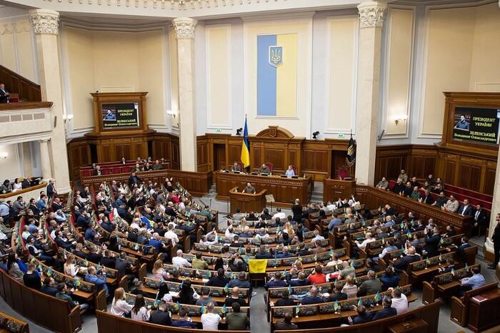 Парламент підтримав реформу, що стосується оплати праці та бонусів для державних службовців.