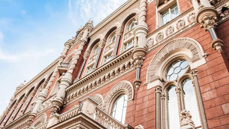 Національний банк України підвищив ліміти для здійснення платежів корпоративними картками за межами країни.