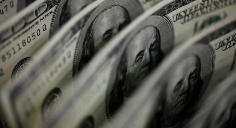 Яка буде вартість 100 доларів в Україні: прогноз експерта до 15 червня.