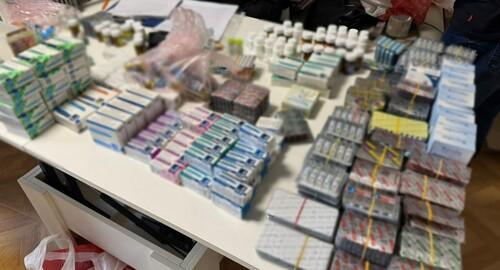 У Харківській області правоохоронці виявили нелегальне виробництво відомих анаболічних стероїдів, які походять з Малайзії. (відео, фото)