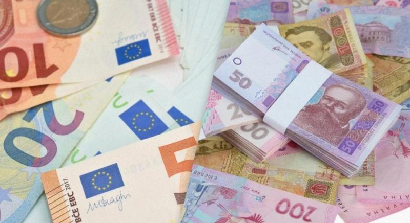 Євро знизився від свого рекордного рівня: офіційний валютний курс на вівторок.
