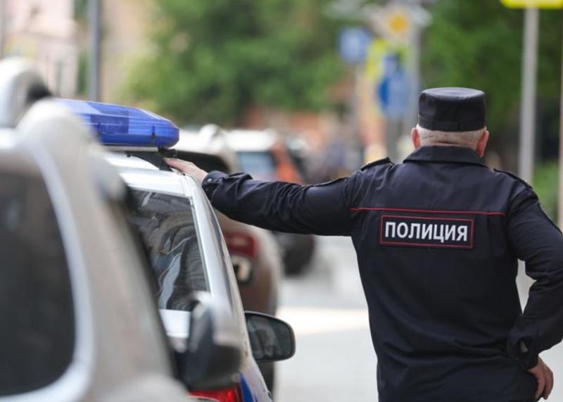 Згідно з інформацією ЗМІ, російські правоохоронці отримують по 100 тисяч рублів за залучення новобранців до війни.