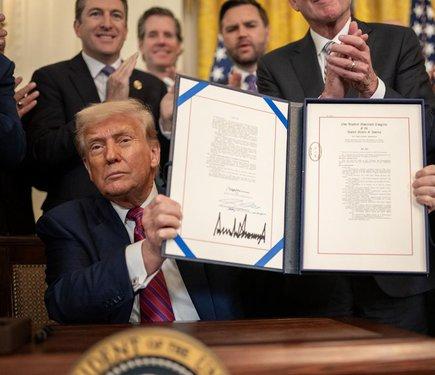 Трамп ухвалив законодавство, що стосується стейблкоїнів.