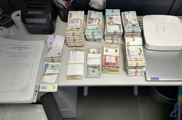БЕБ розкрило мережу нелегальних валютних обмінників: конфісковано 12 мільйонів.