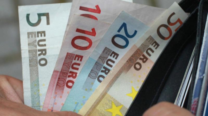 Національний банк України оголосив валютні курси долара та євро на п'ятницю, 25 липня.