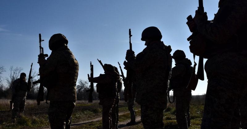 Чому солдати залишають бойові позиції та які дії вживає влада: деталі від військового експерта.