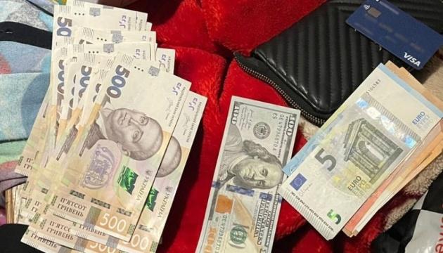 Обдурили звільнених з полону військовослужбовців на суму близько мільйона: братів з Одеси затримали за шахрайські дії.