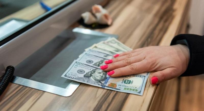 Купівля та продаж доларів і євро в Україні: рекомендації від експертів