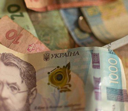 Що чекає на валютний курс: МВФ тисне на Україну з проханням девальвувати гривню.