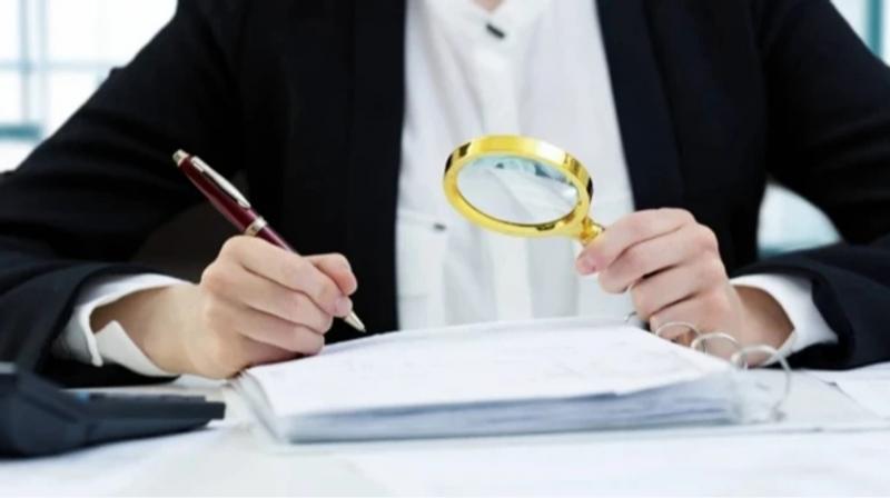 Збагачення через фіктивні медичні діагнози: слідство щодо керівниці Хмельницької медико-соціальної експертної комісії завершено.