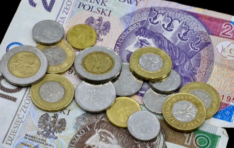 Національний банк зменшив курс польського злотого на 4 копійки.