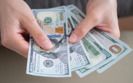 Чи варто здавати долари випуску 1996 року? Чи насправді ці банкноти можуть викликати труднощі?
