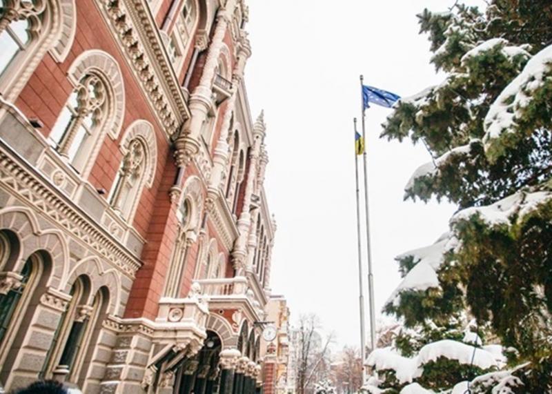 На початку лютого НБУ знизив обсяги продажу доларів.