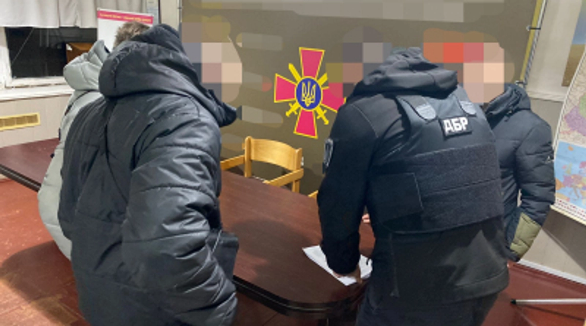 У Кіровоградській області затримали військового з територіального центру комплектування, який займався незаконним зняттям з обліку ухилянтів 