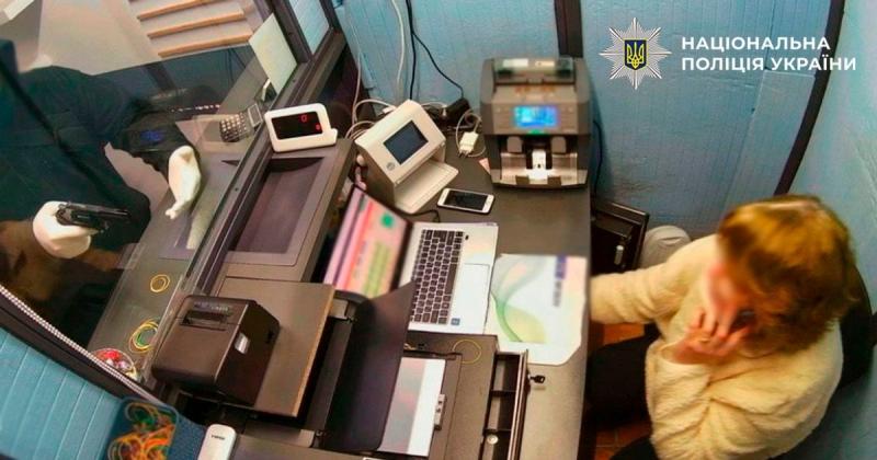 У Києві чоловік вчинив напад на обмінний пункт, сподіваючись розрахуватися з боргами: як закінчилася ця історія.