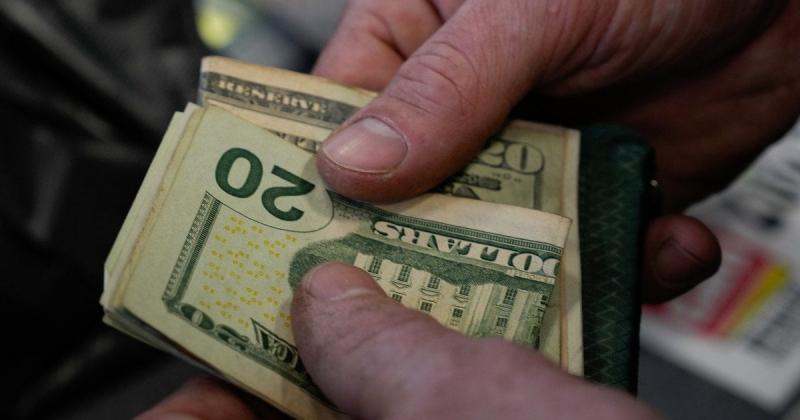 Яка очікується вартість долара в Україні напередодні Великодня: думка експерта з банківської сфери.