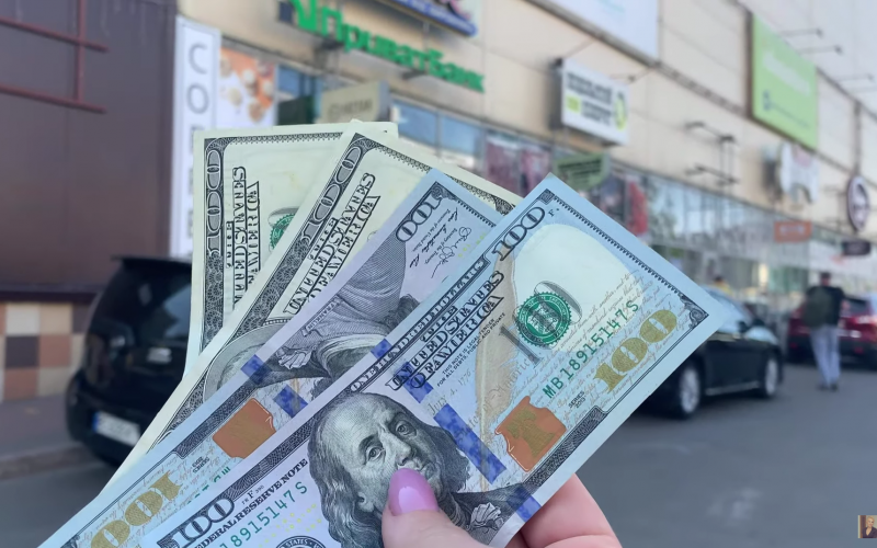 Прогнози для української гривні не обіцяють нічого доброго: яка ж буде вартість долара?