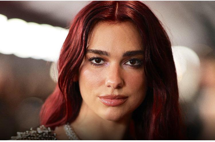 Всесвітньо відома поп-співачка висловила свою підтримку Україні: Dua Lipa приєдналася до ініціативи зі збору коштів на користь Збройних сил України.