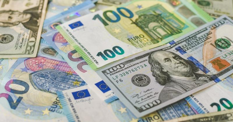Скільки коштуватимуть долар і євро: Національний банк оголосив валютний курс на 16 липня.