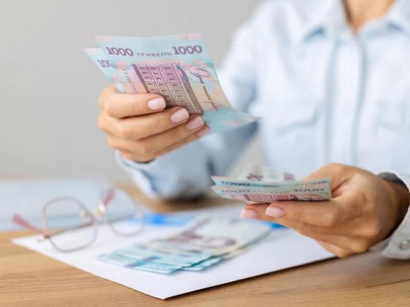 Різке підвищення курсу долара та зростання інфляційних показників: експерт у банківській сфері пояснив, чому гривневі депозити можуть стати менш привабливими.