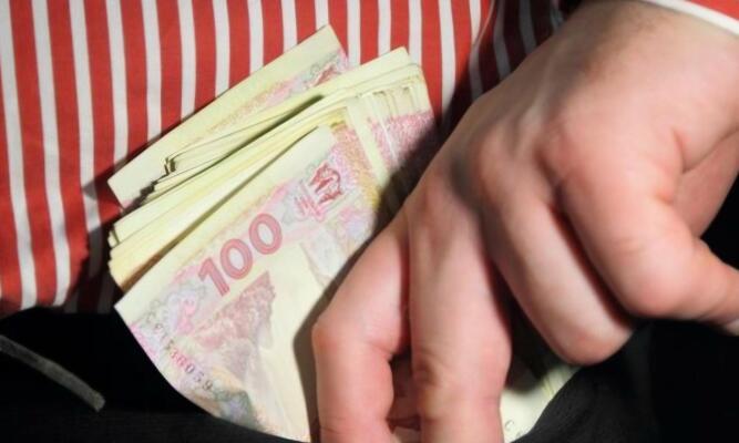 Фінансові кошти, отримані за загиблого сина, витратили на покупки: у Харківській області дівчина обдурила батька загиблого військового.