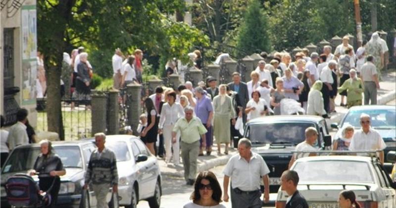 У 2026 році українці висловили свої оцінки щодо рівня життя, медичного обслуговування та безпеки. ІНФОГРАФІКА.